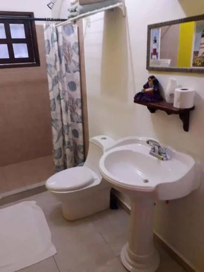 Cancun Guest House 3 Near Ado Bus Terminal And 25 Min From/To Airport By Shuttle 0*,