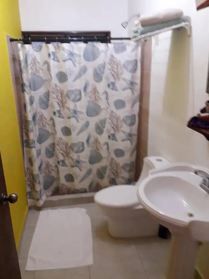 Cancun Guest House 3 Near Ado Bus Terminal And 25 Min From/To Airport By Shuttle
